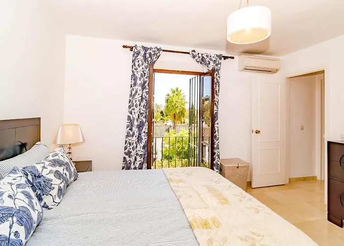 En- Cozy Andalusian Style Townhouse In Marbella