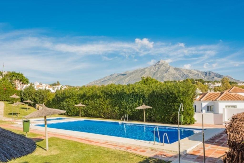 Vakantiehuis En- Cozy Andalusian Style Townhouse In Marbella