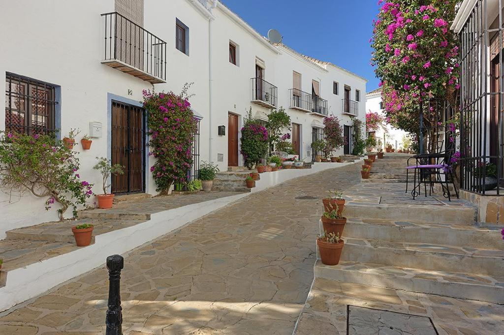 Vakantiehuis En- Cozy Andalusian Style Townhouse In Marbella